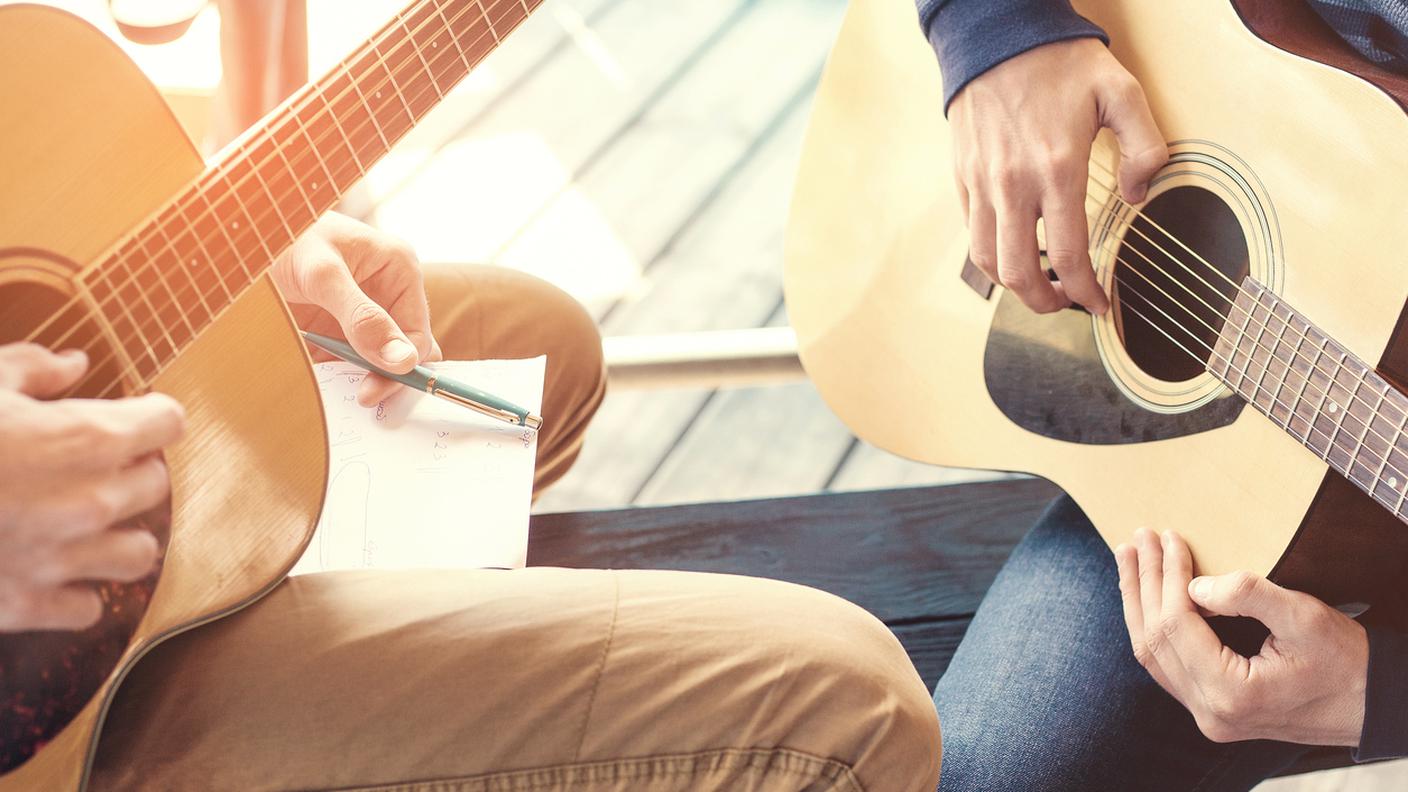 iStock-Aula, Istruttore, Allenatore, Germania, Chitarra
