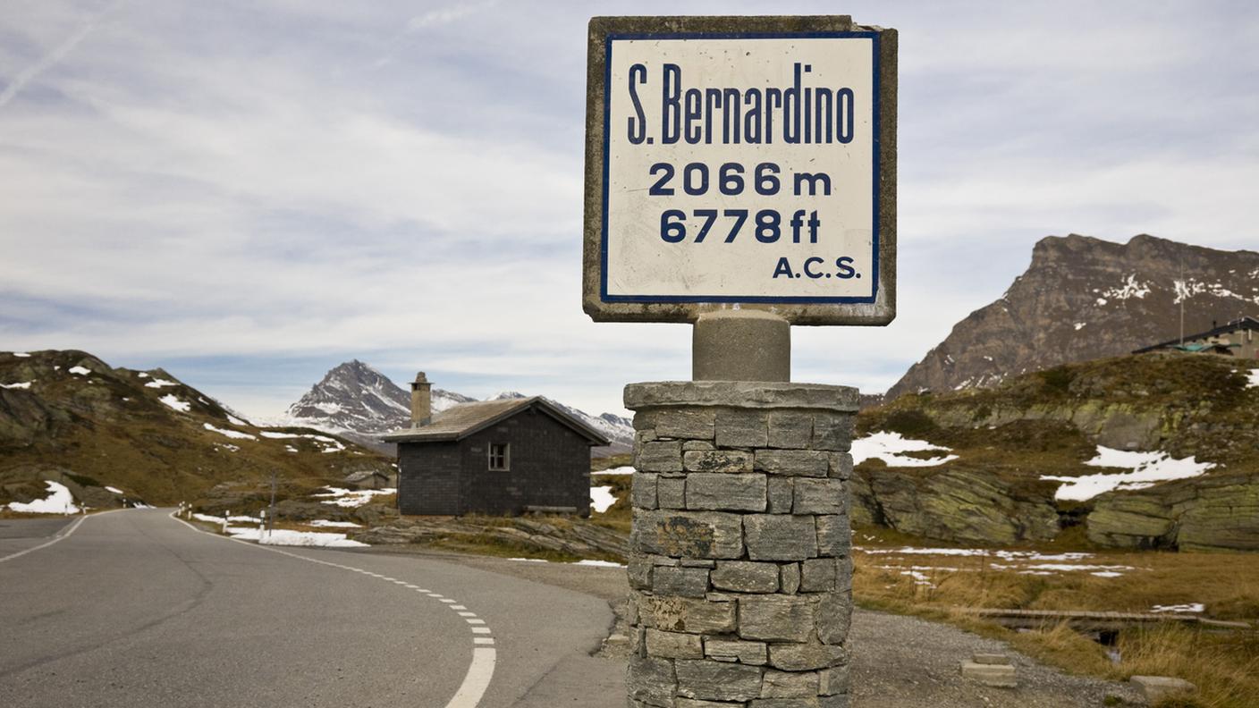 iStock-Contea di San Bernardino, Svizzera, Alpi, Catena di montagne, Luogo d'interesse
