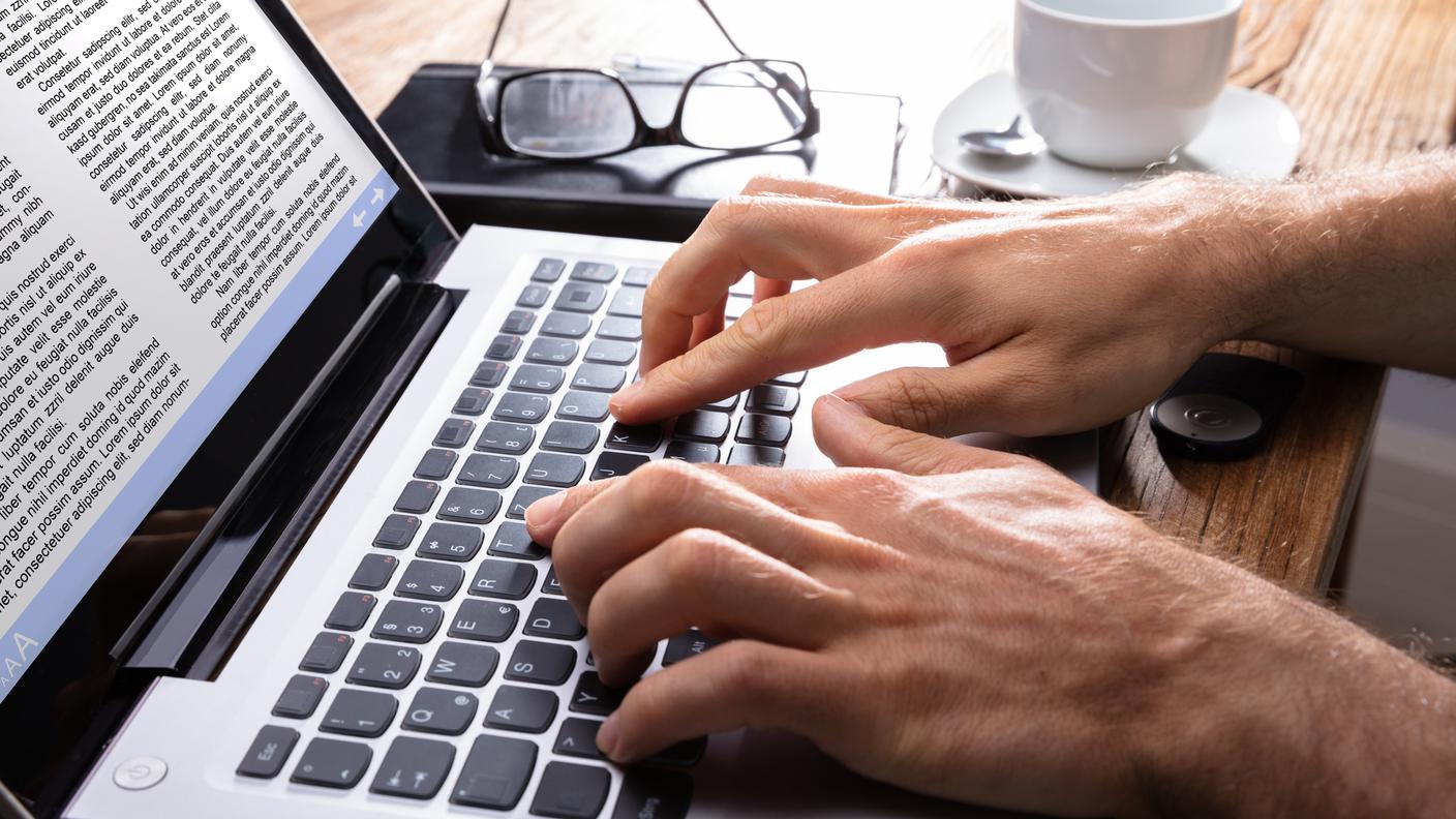 iStock-Giovane Scrittore