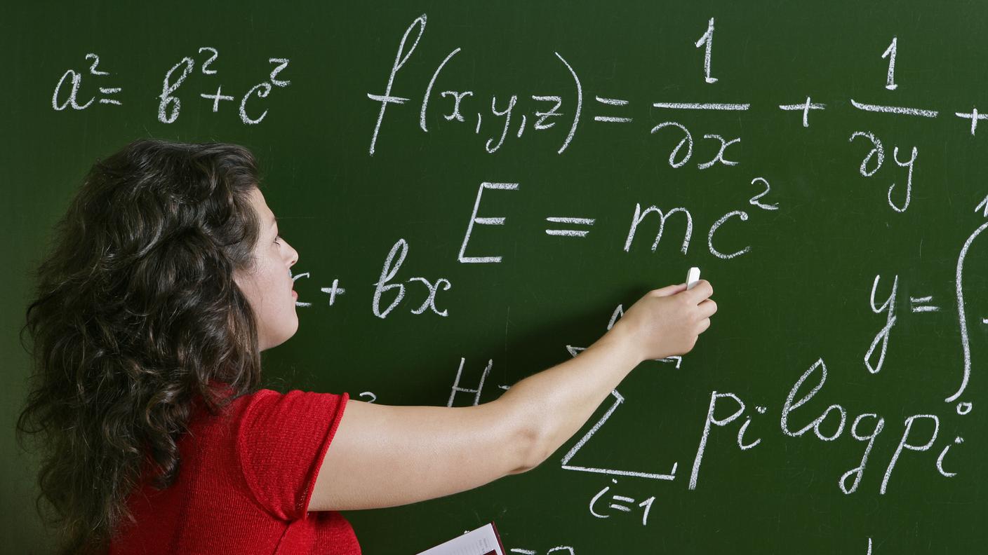 iStock-Lavagna, Aula, Aula universitaria, Disegnare, Università