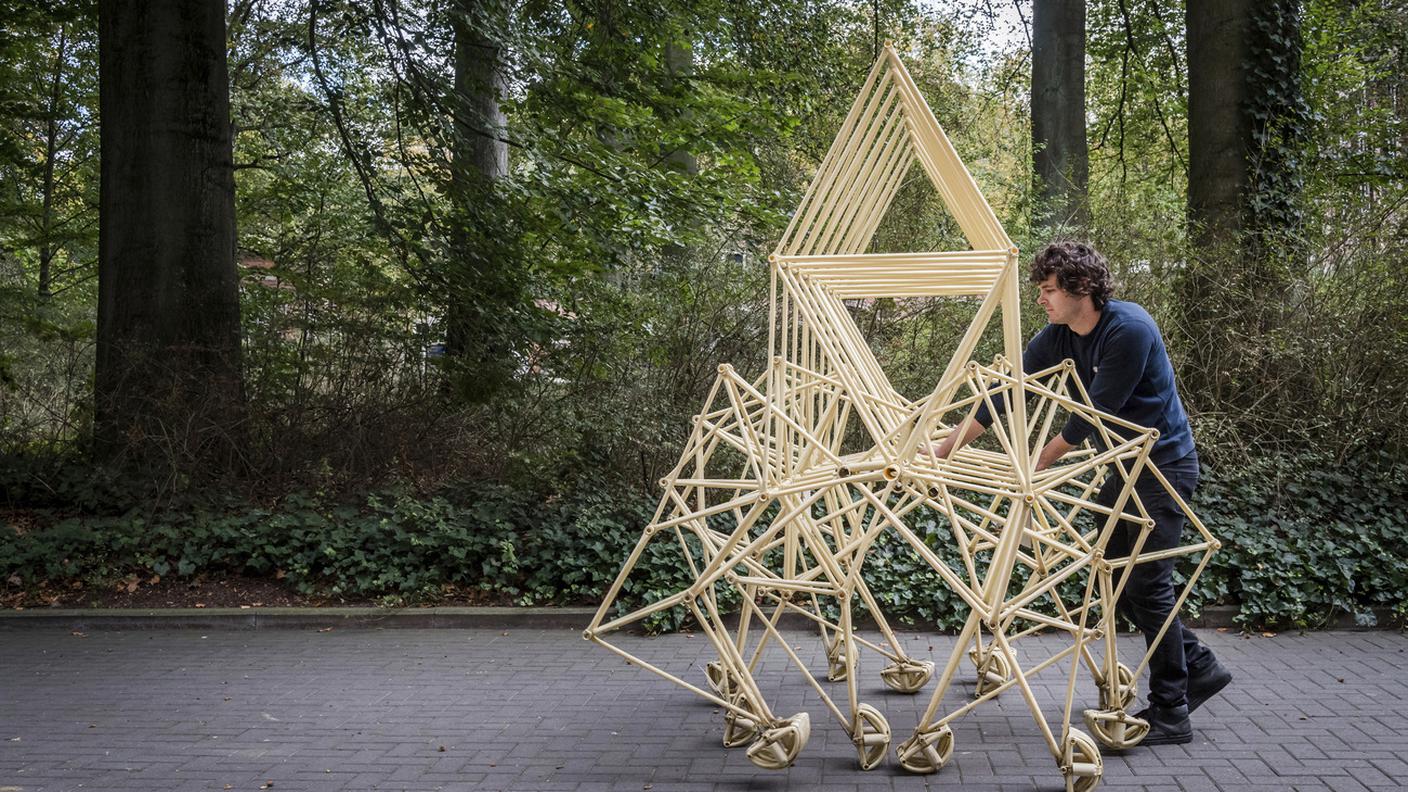 Una scultura di Theo Jansen