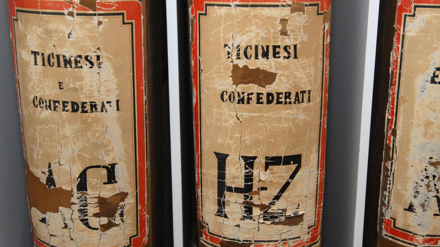Archivio storico Città di Lugano. Nella foto libri, volumi antichi che raccolgono dati della popolazione di Lugano dal 1824