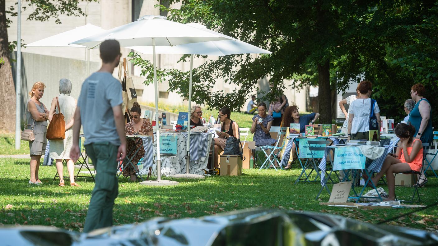 Un momento del Park&Read al Parco Ciani
