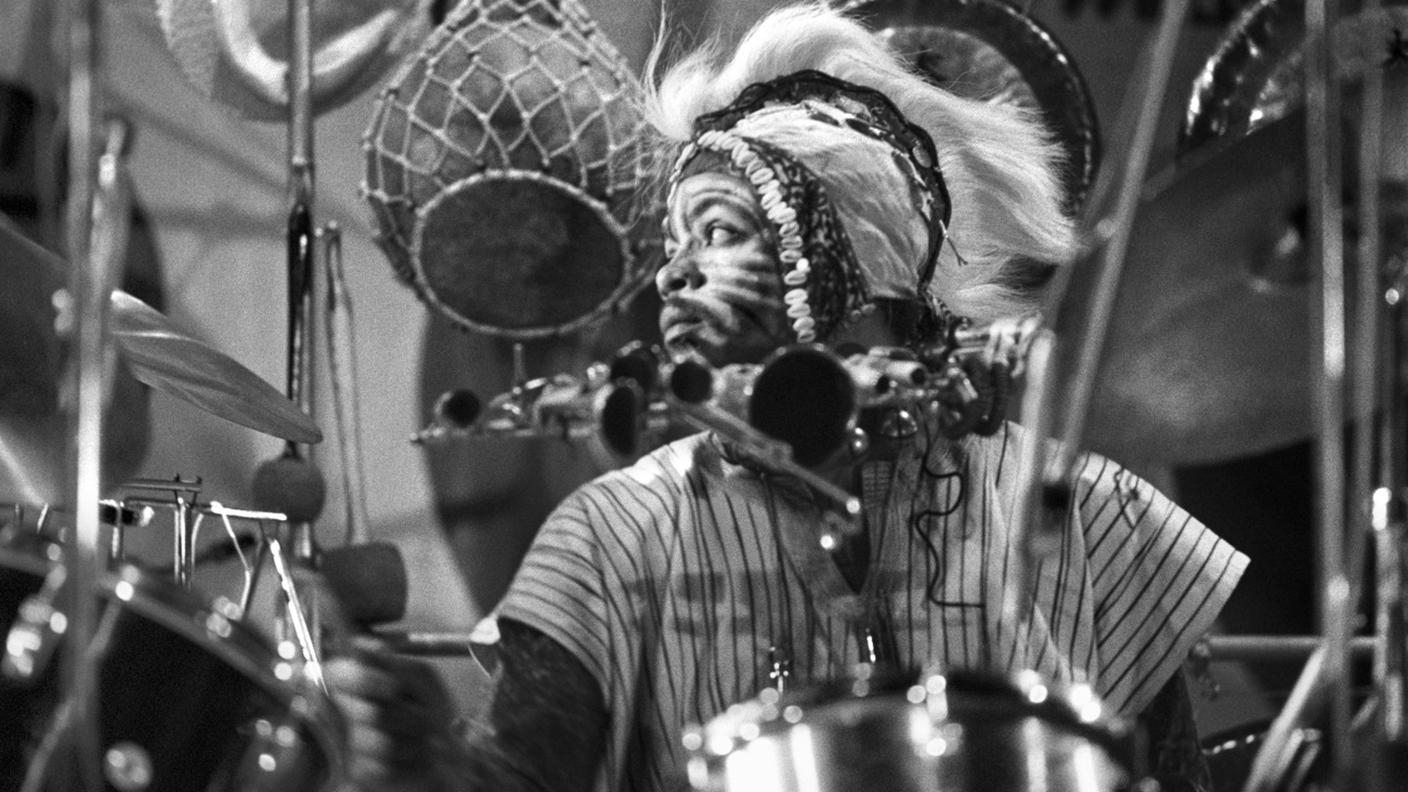 Il batterista Famoudou Don Moye durante il concerto di apertura dell'"Art Ensemble of Chicago"