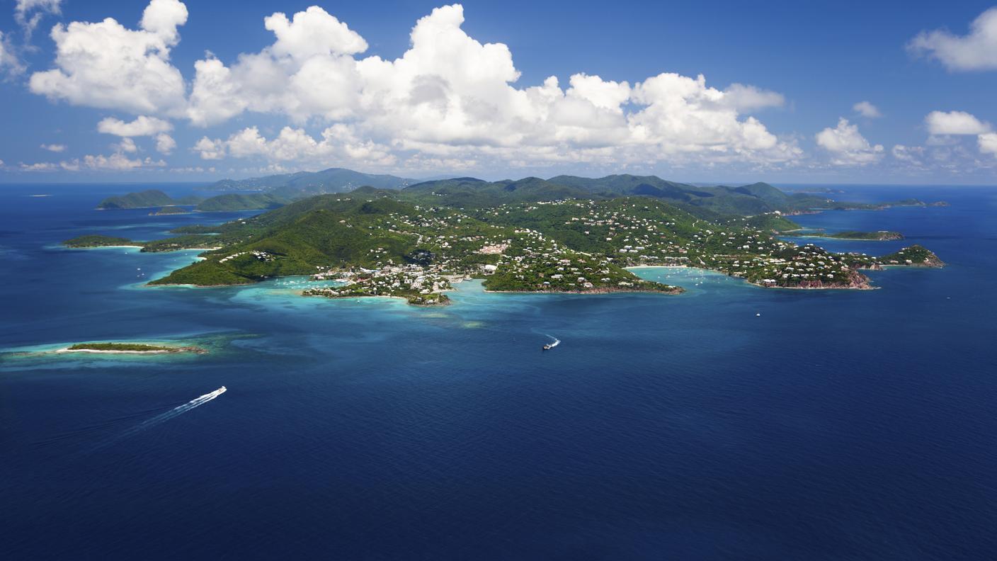 iStock_Isola, Caraibi, Veduta aerea, Mar dei Caraibi, A mezz'aria