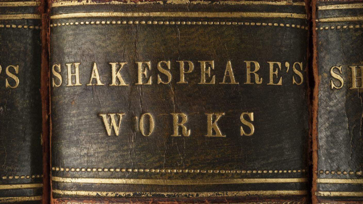 iStockWilliam Shakespeare, Libro, Costola del libro, Cultura inglese, Materiale di pelle animale