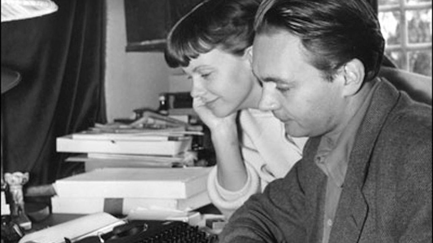 Stig Dagerman con sua moglie, Anita Björk, nel 1950 ca. (Wikipedia - dominio pubblico - A-pressens Stockholmsredaktion)