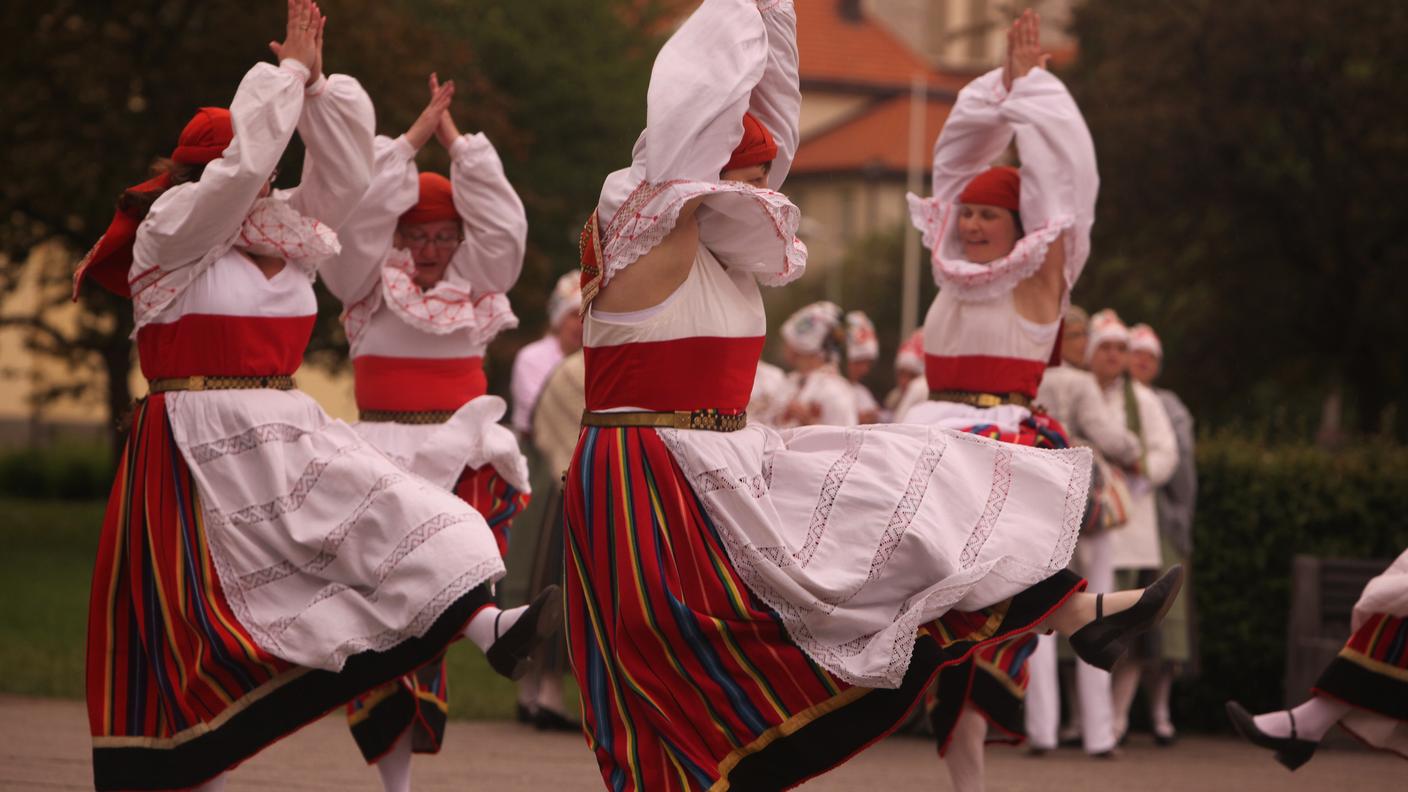 danza est europea