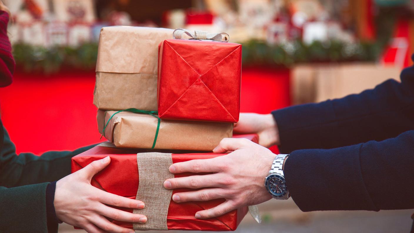 iStock-Scambio regalo 