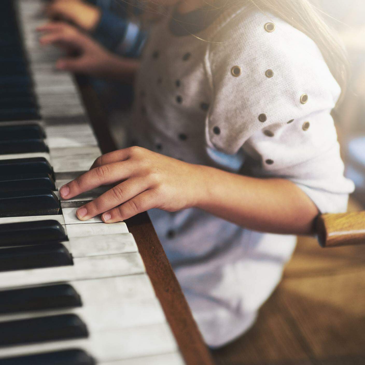 iStock-bambina, musica, pianoforte