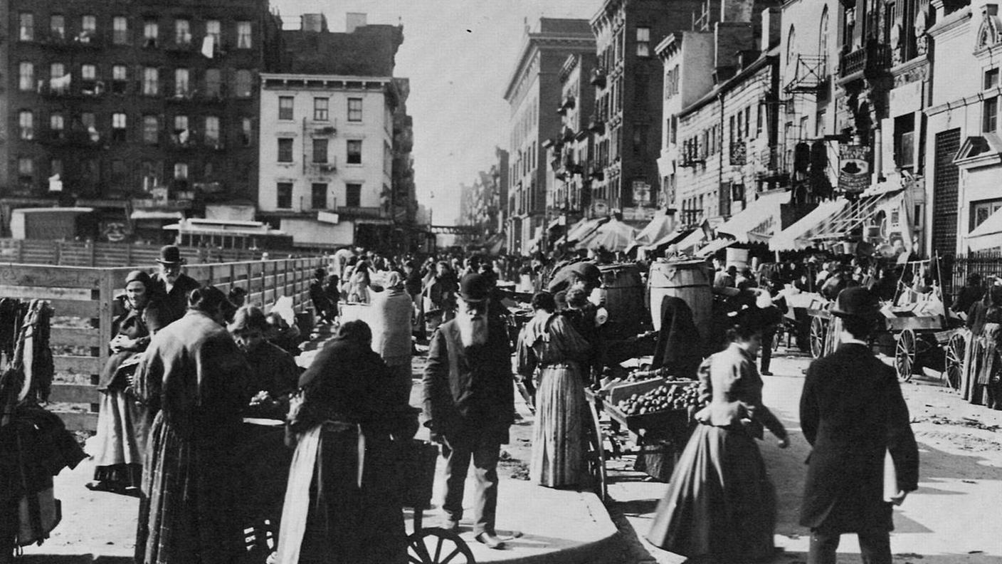 Guardando a ovest da Norfolk Street intorno al 1898