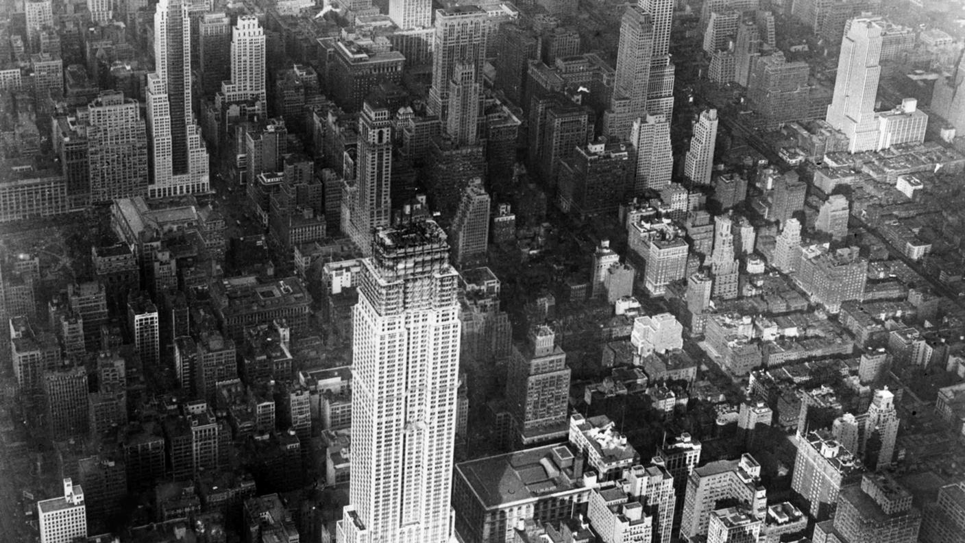 Veduta aerea della costruzione dell'Empire State Building, New York, il 14 ottobre 1930