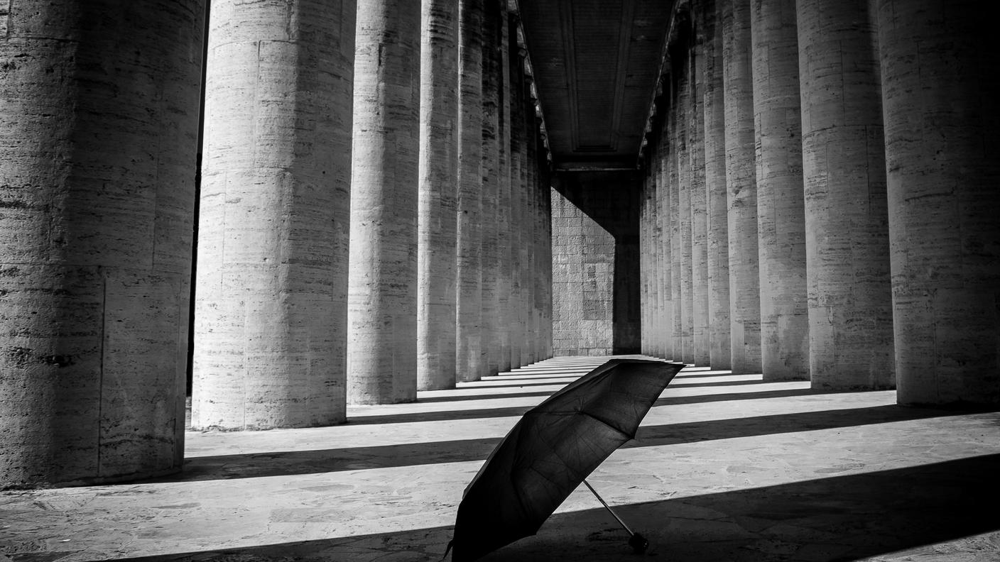 iStock-Bianco e nero, Autunno, Roma - Italia, Solitudine, Attendere