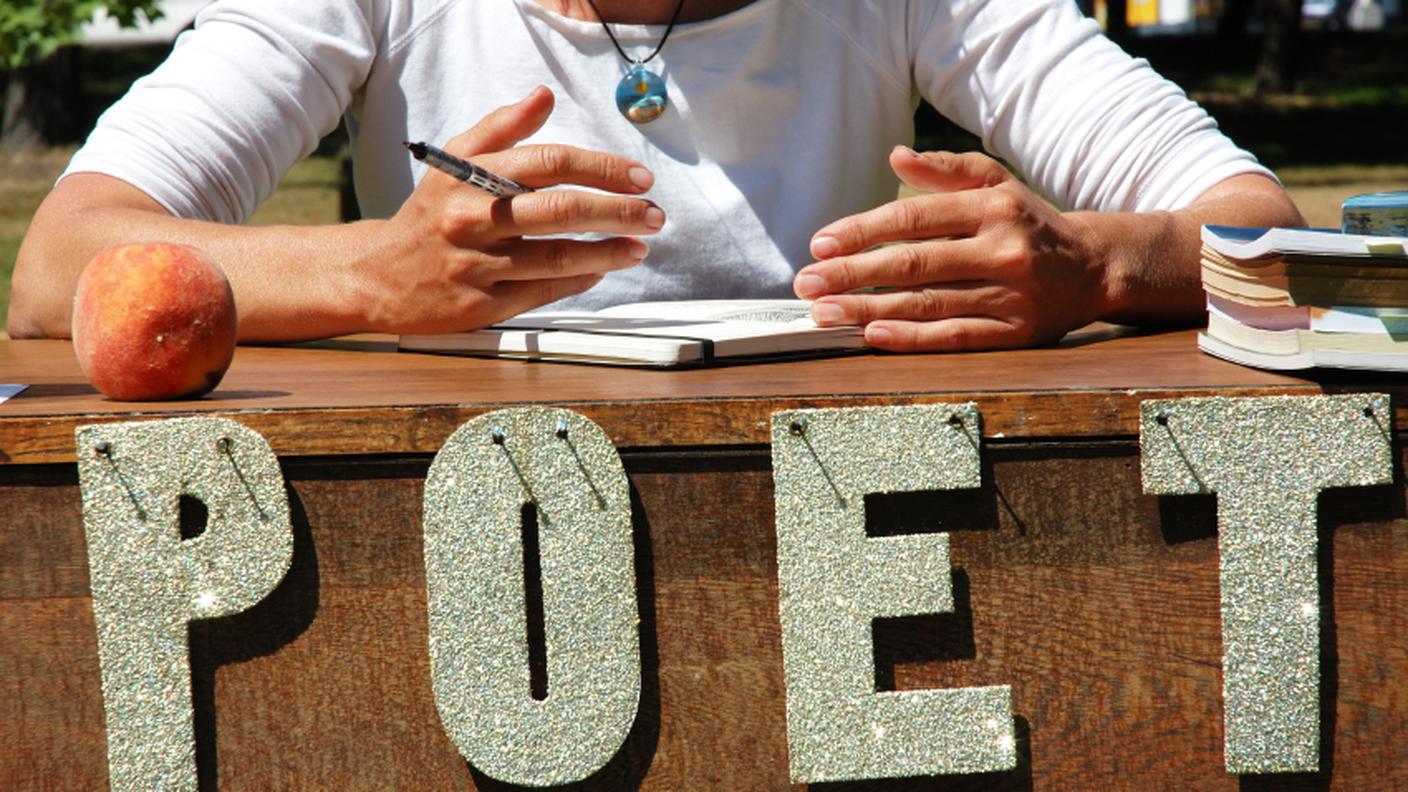 iStock_poeta_scrittore_poesia_letteratura.jpg