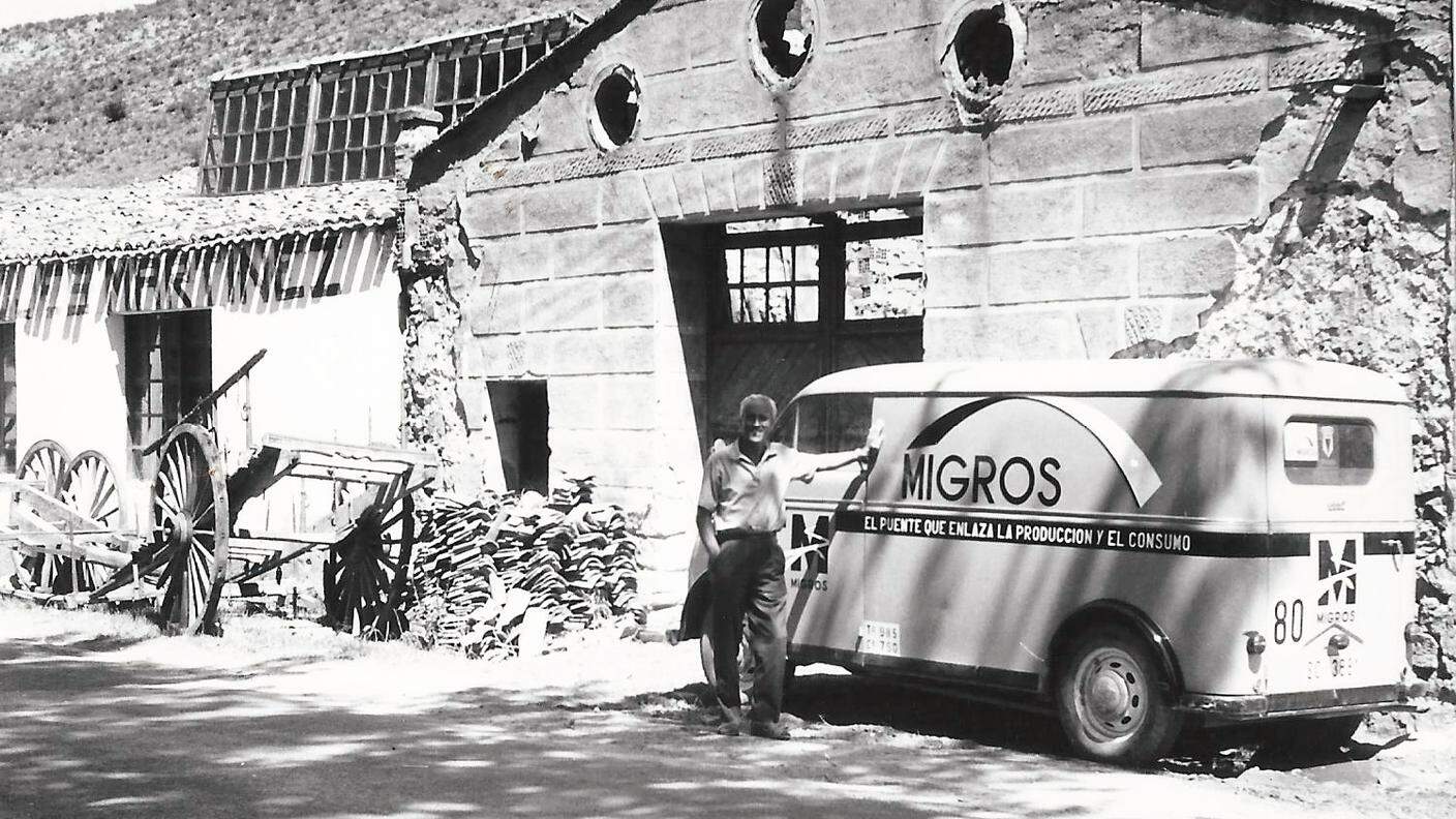 FOTO 31 Vinicio Salati con camion Migros in Spagna.jpg