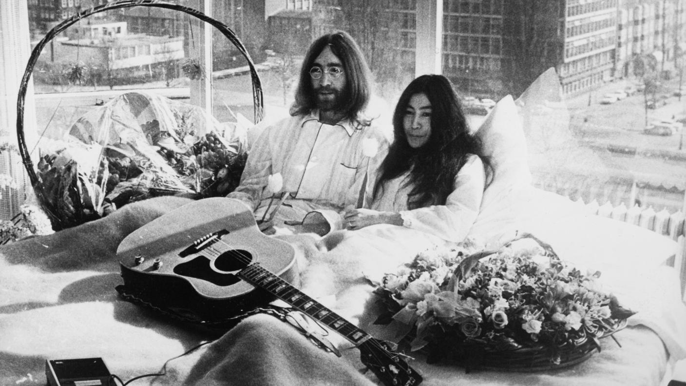 John Lennon e Yoko Ono nella camera 702
