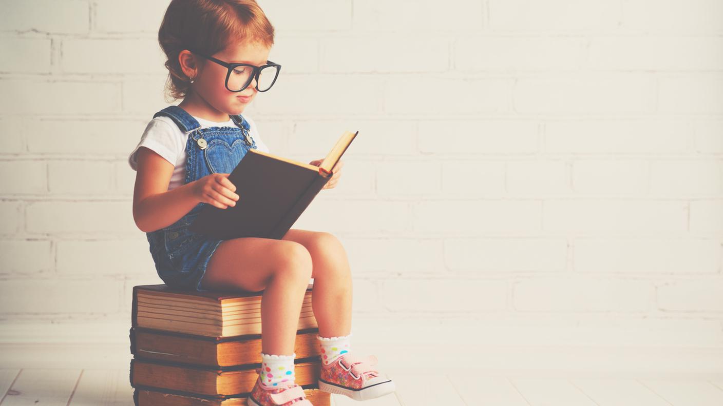 Bambino leggere