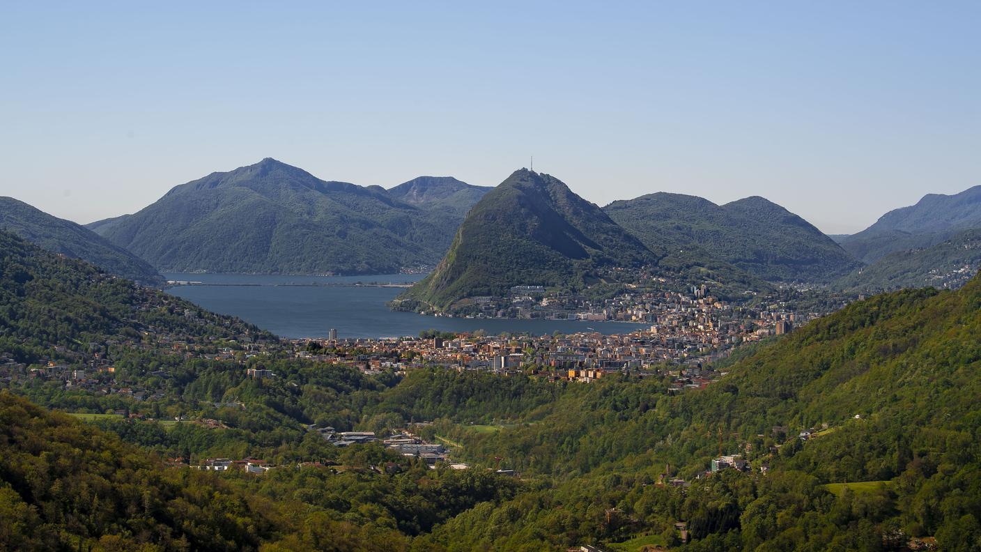 Veduta della città di Lugano dall'Oratorio San Brenardo presso Redde in Capriasca