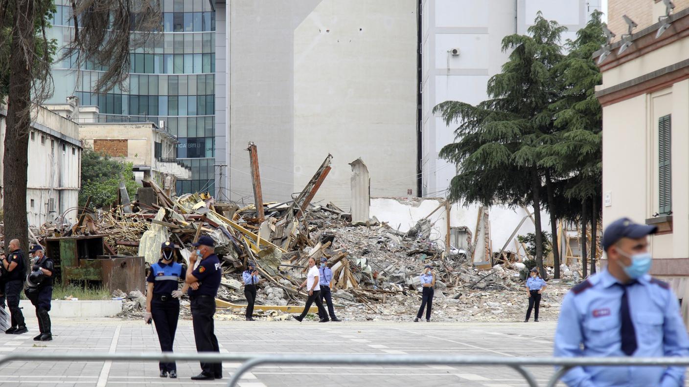 Manifestazione contro la demolizione dell'edificio del Teatro Nazionale a Tirana, 18 maggio 2020