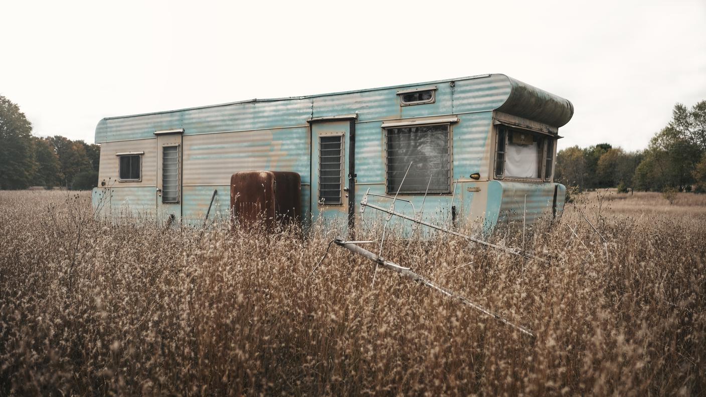 iStock-camper demolito 