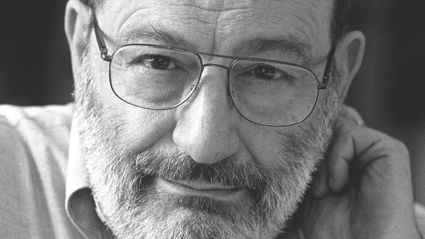"La filosofia di Umberto Eco. Con la sua autobiografia intellettuale" di Sara G. Beardsworth e Randall E. Auxier, edizione italiana di Anna Maria Lorusso; La Nave di Teseo (dettaglio copertina)