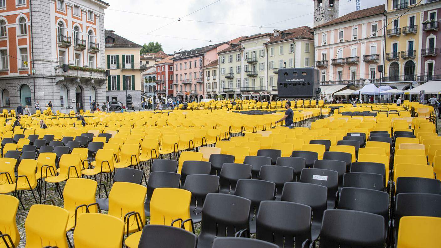 Le sedie di Piazza Grande