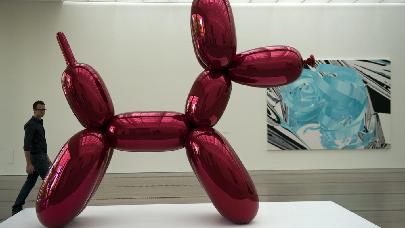L'opera "Balloon Dog" dell'artista americano Jeff Koons 