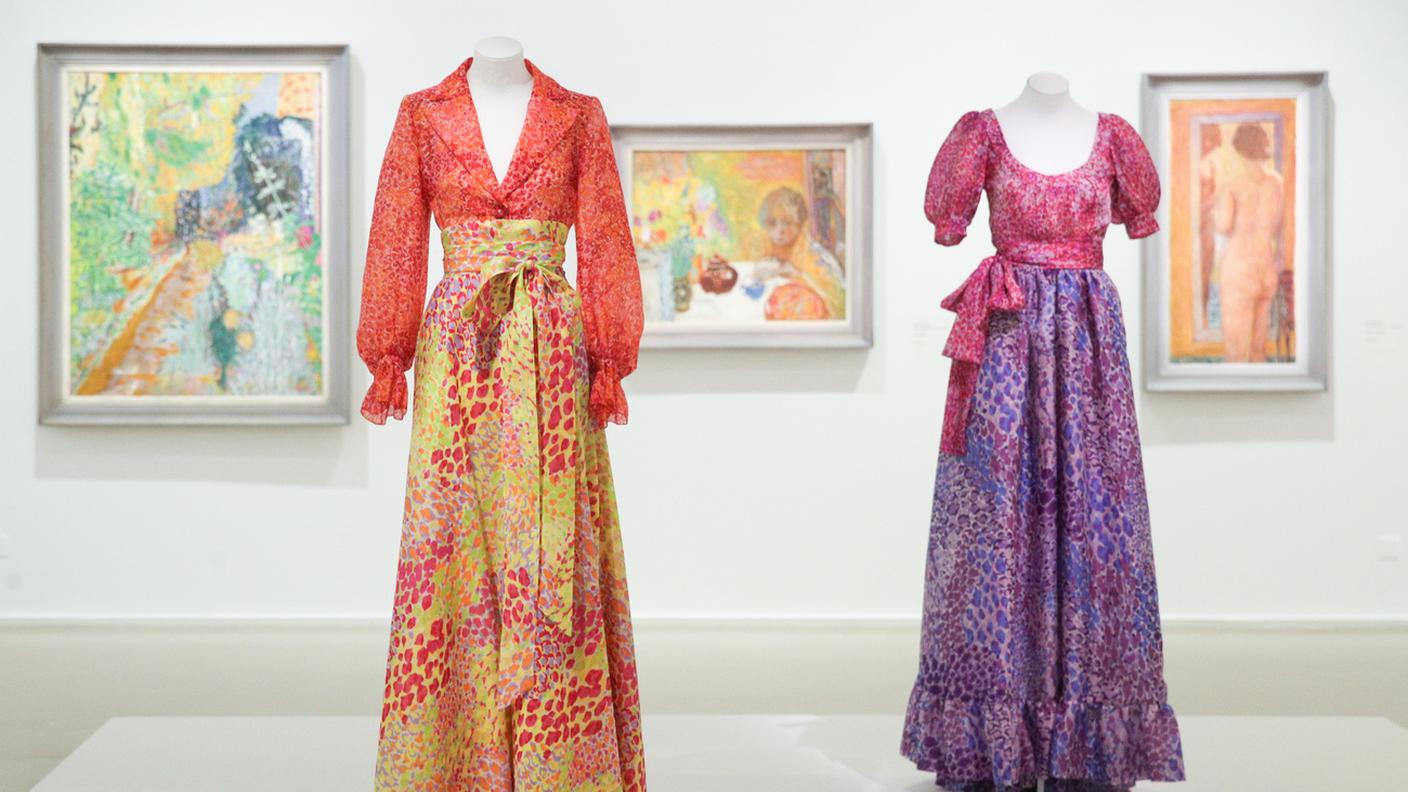 Mostra vestiti di Yves Saint-Lauren