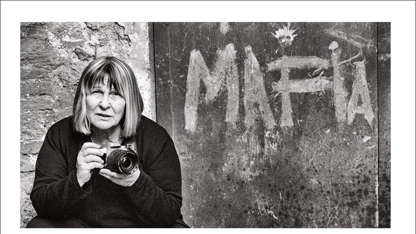 "Mi prendo il mondo ovunque sia" di Letizia Battaglia, Sabrina Pisu, Einaudi (dettaglio di copertina)
