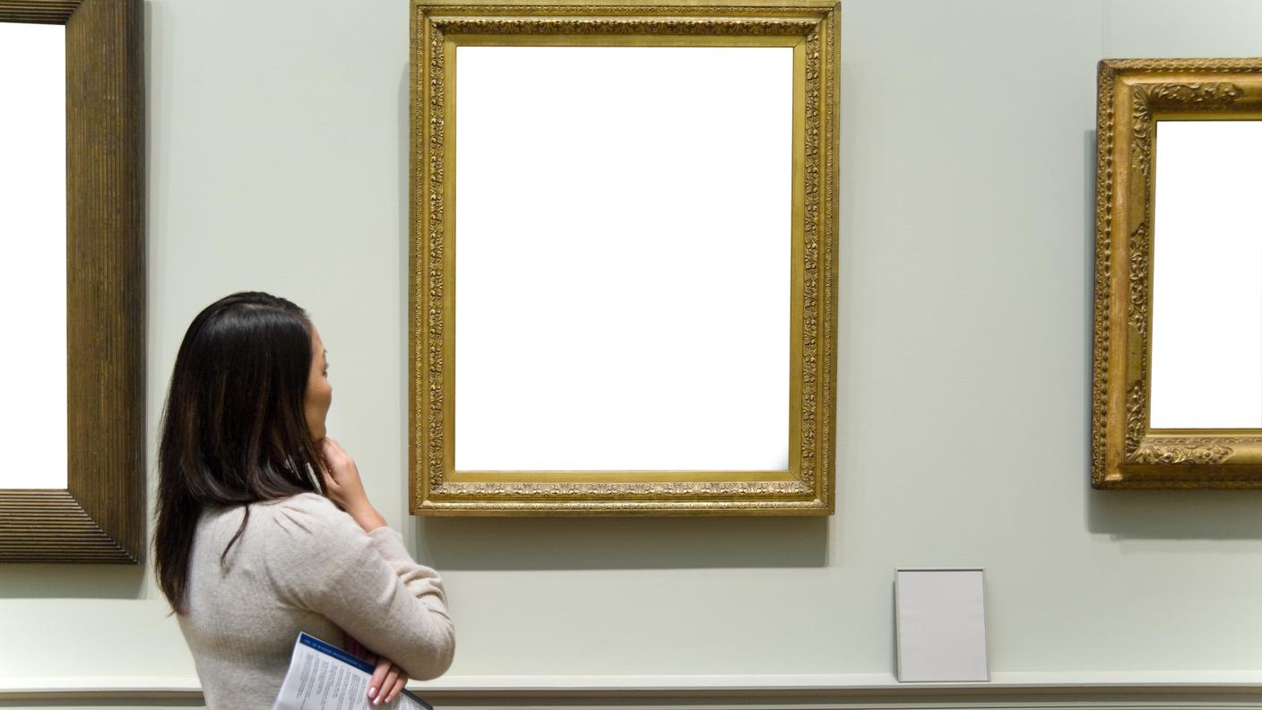 iStock-quadro, museo, persona, guardare 