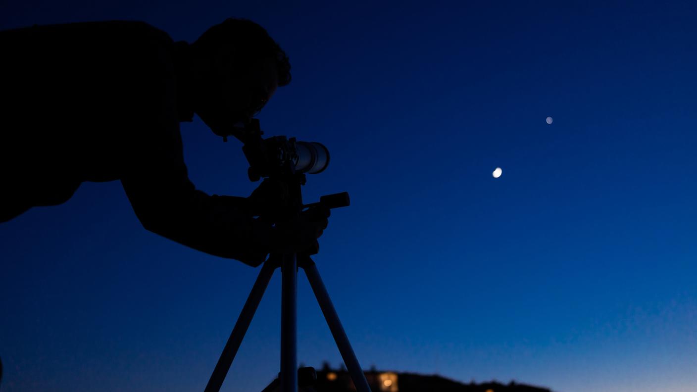 Telescopio astronomico, gauardare le stelle 