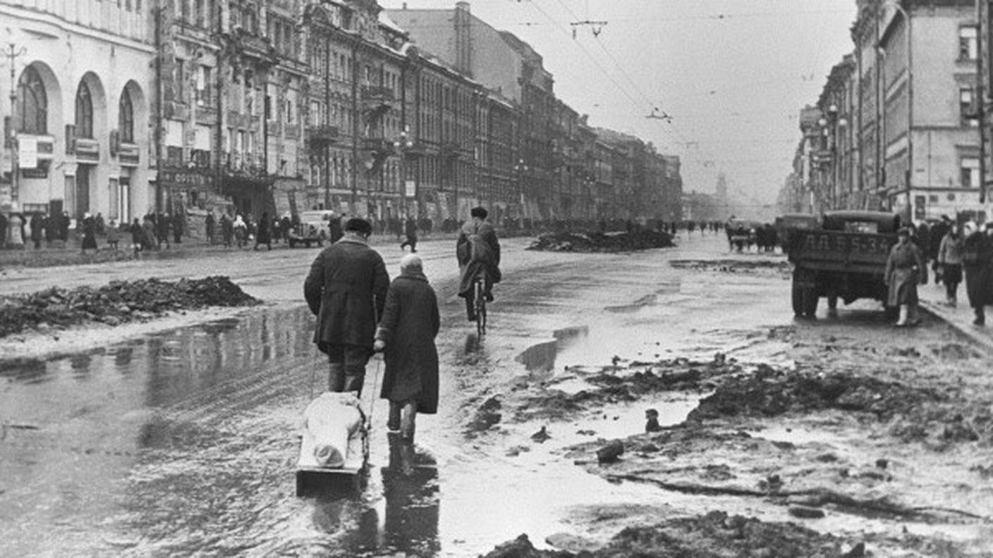 RIAN_archive_324_In_besieged_Leningrad.jpg