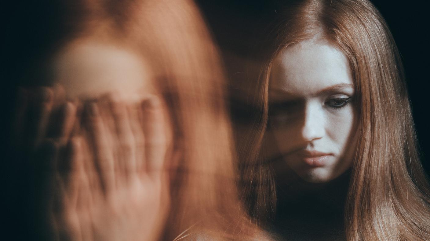 iStock-Mal di testa, Polonia, Disturbo bipolare, Donne, Disordinato