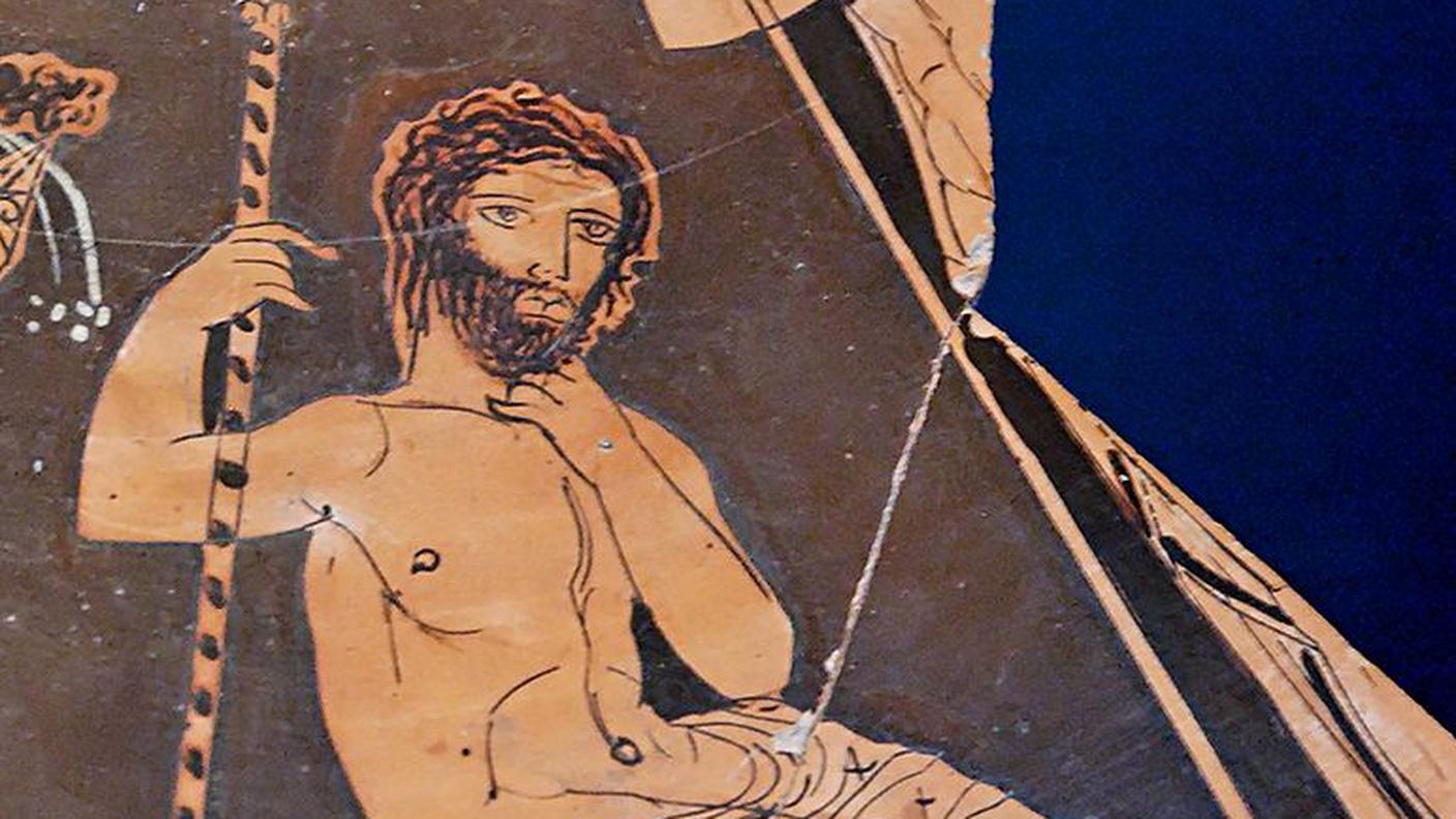 Agamennone seduto su una roccia mentre sorregge uno scettro, particolare da un frammento di coperchio di un lekanis attico a figure rosse della cerchia del Pittore dei Meidei, ca. 410-400 a.C., proveniente dalla contrada Santa Lucia a Taranto, attualmente al Museo Archeologico Nazionale di Taranto.