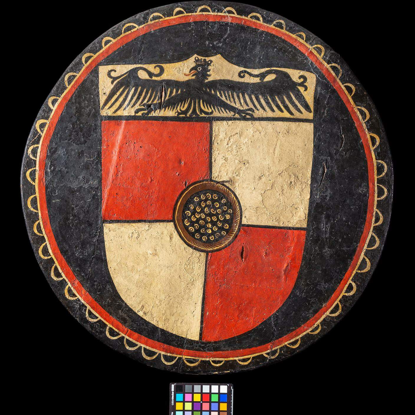 Lo scudo rotella con lo stemma della famiglia Crivelli di Milano