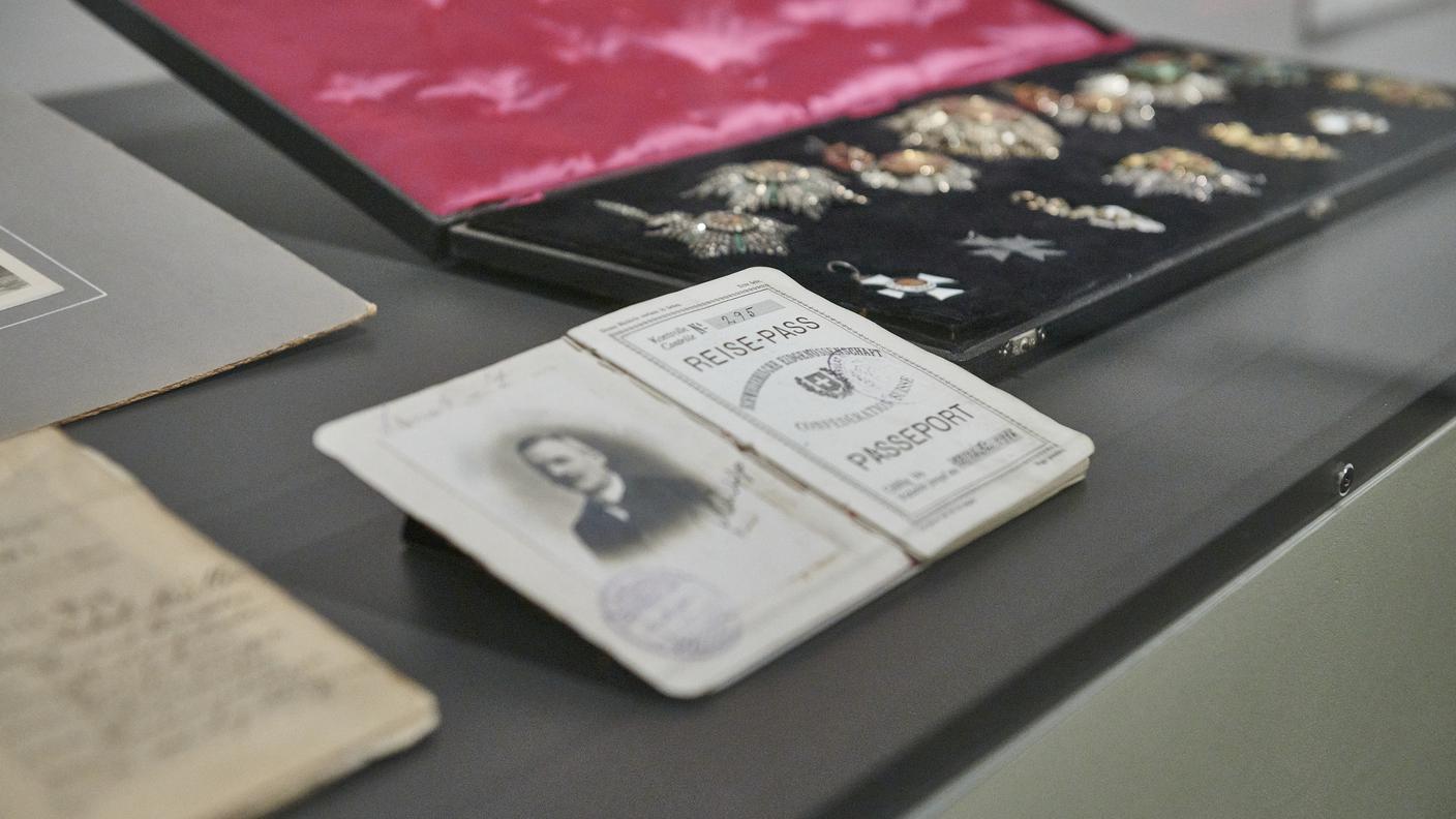 Blick in die Ausstellung Schweizerisches Nationalmuseum.jpg