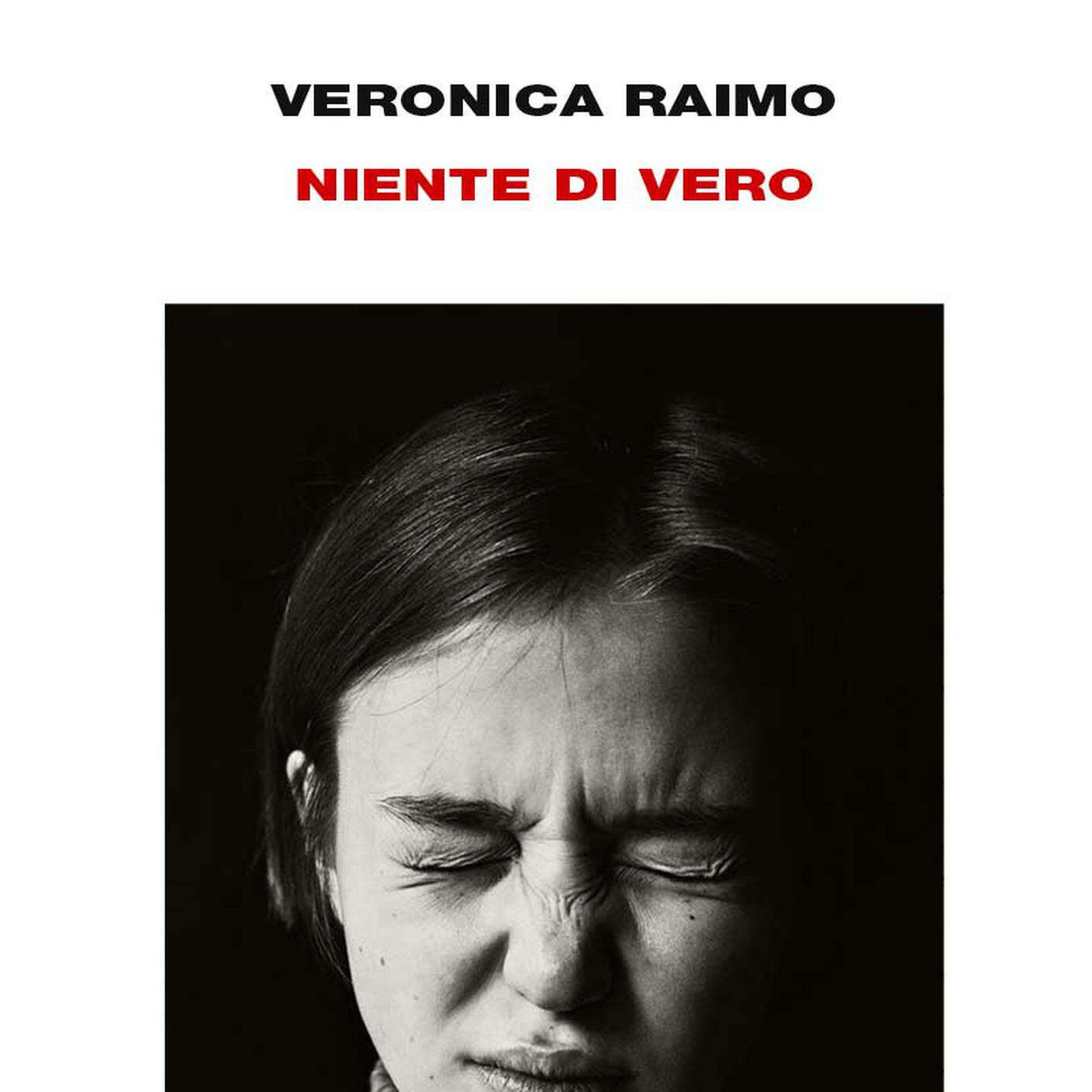 "Niente di vero" di Veronica Raimo, Einaudi (dettaglio di copertina)