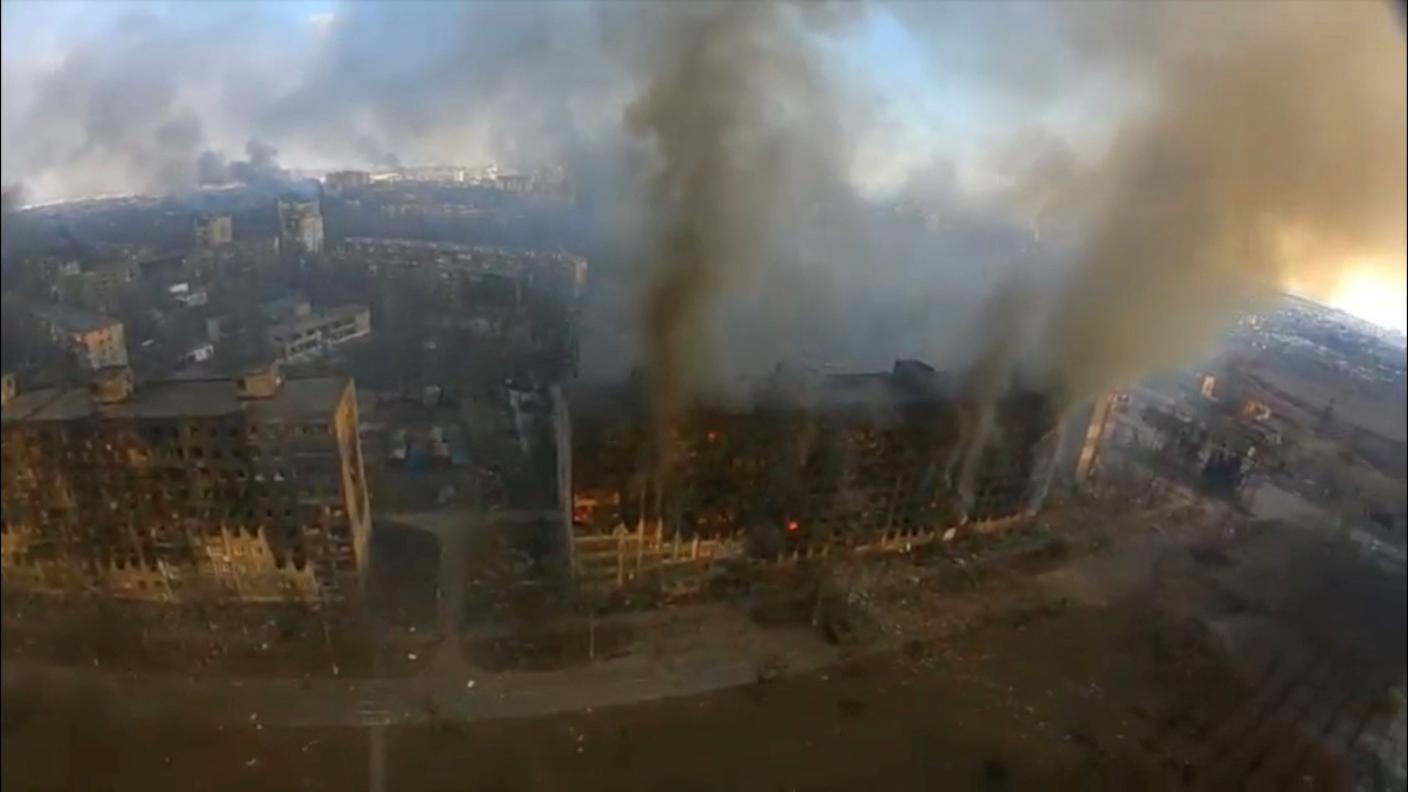 Edifici residenziali danneggiati a seguito di un'esplosione, durante l'invasione russa dell'Ucraina, a Mariupol, in Ucraina, il 14 marzo 2022