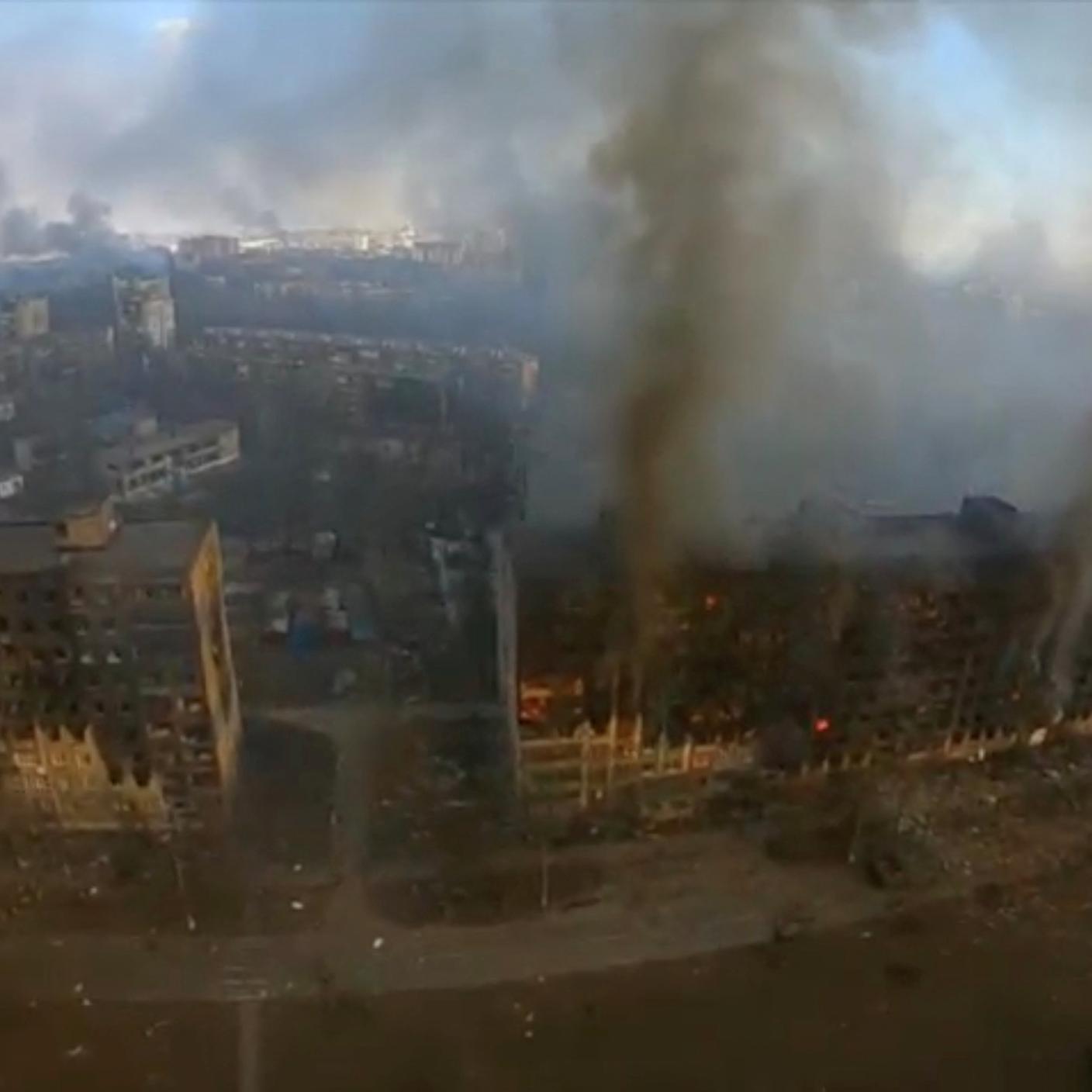 Edifici residenziali danneggiati a seguito di un'esplosione, durante l'invasione russa dell'Ucraina, a Mariupol, in Ucraina, il 14 marzo 2022