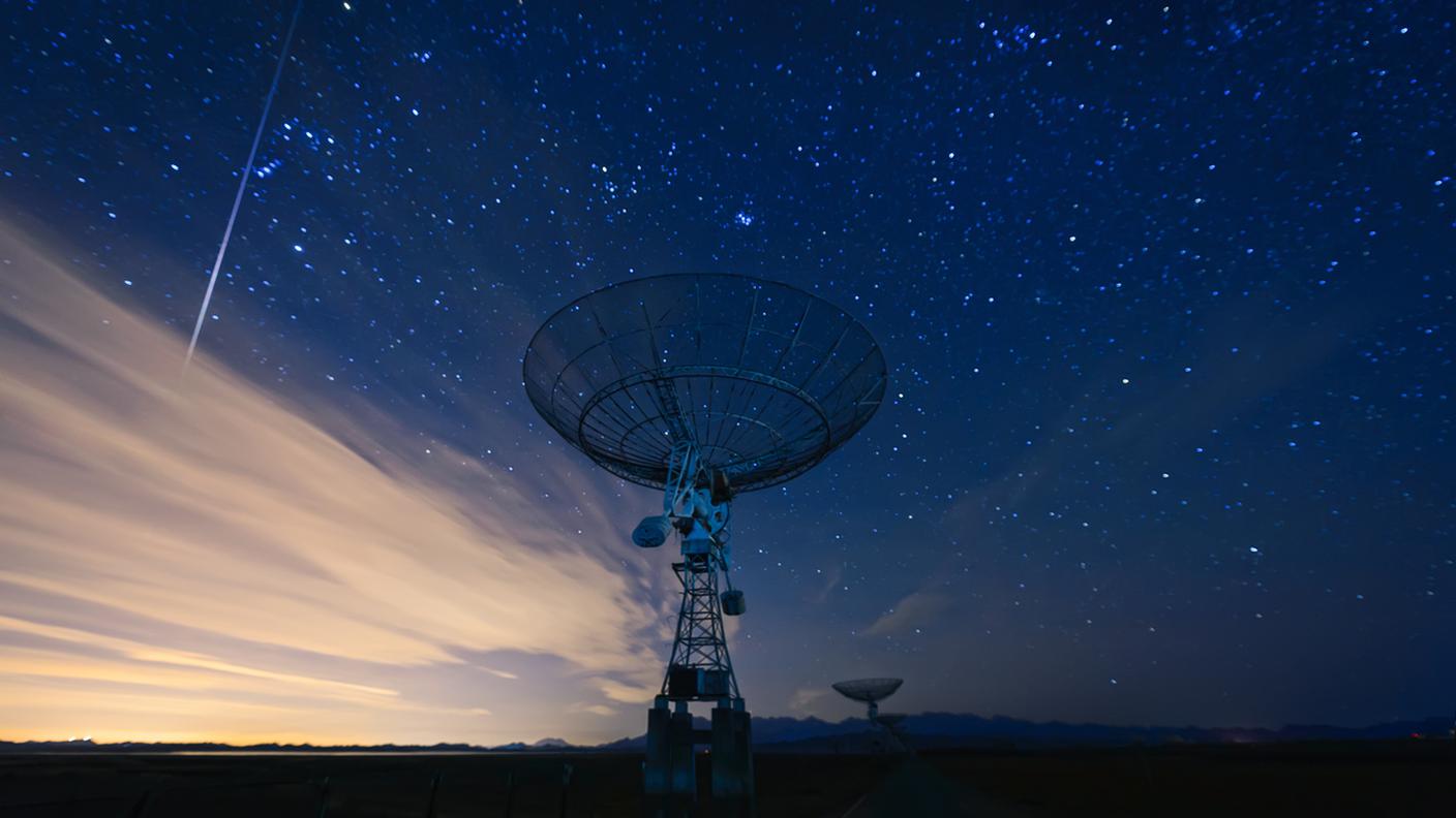 iStock-Spazio, Antenna parabolica, Radiotelescopio, Stella, Traccia stellare