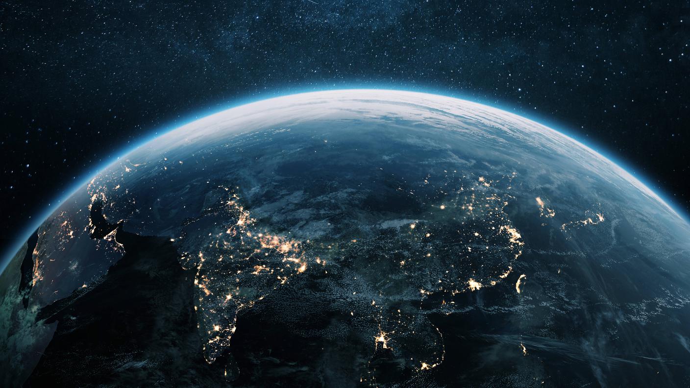 ricostruzione fotografica della Terra di notte