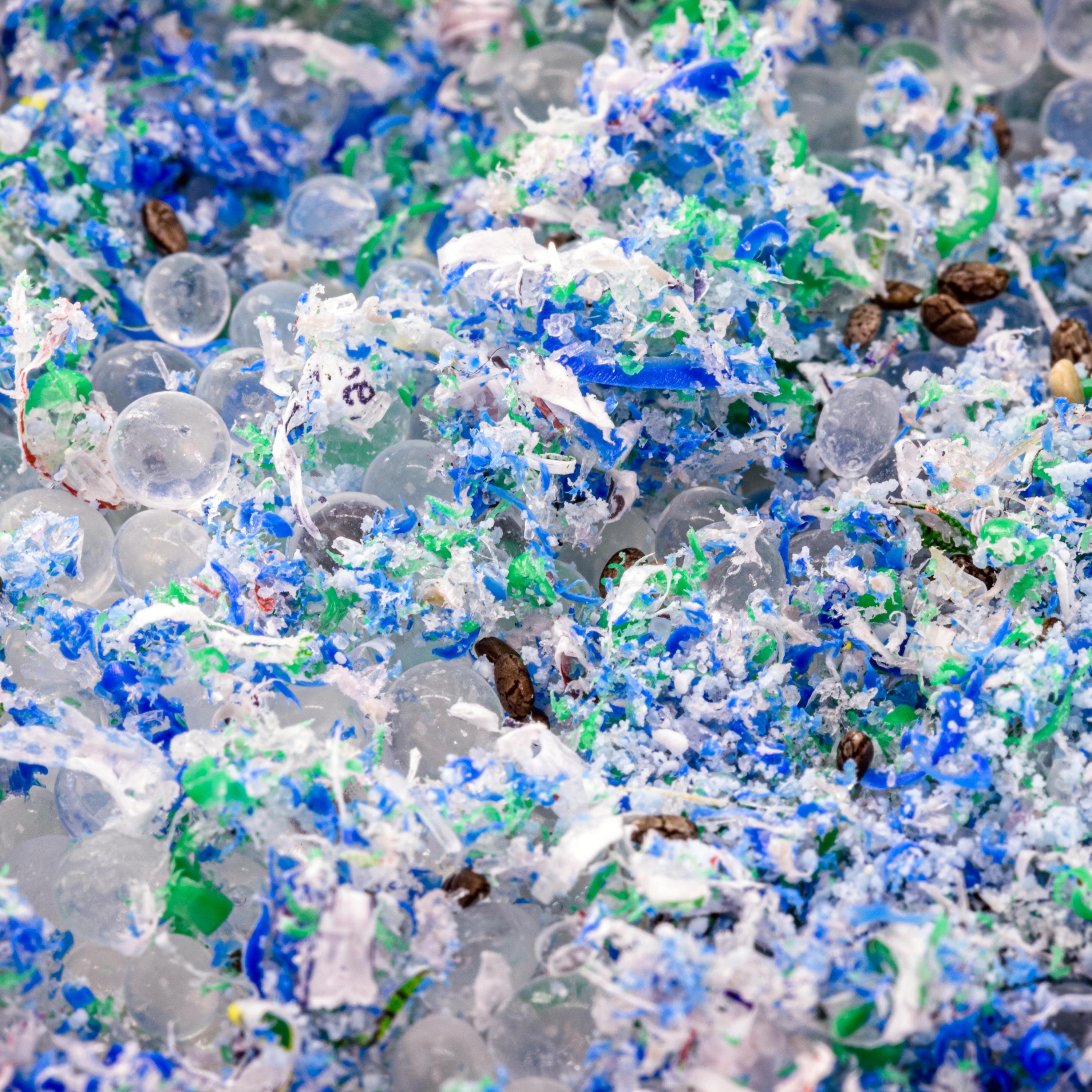 Quando la plastica diventa un peso (ma per fortuna c’è la scienza)