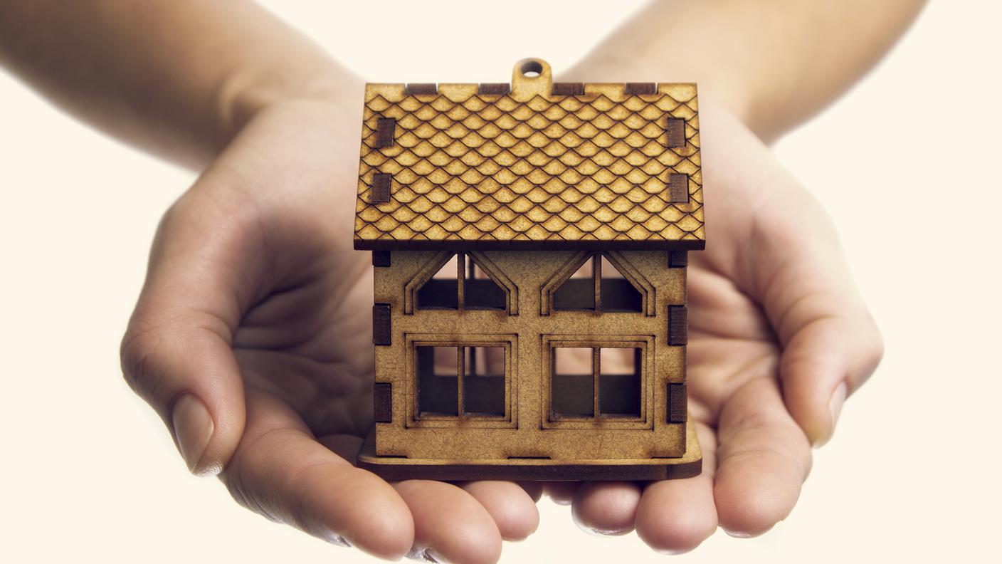 iStock_Esterno di un edificio, Casa, Famiglia, Casa in affitto, Felicità