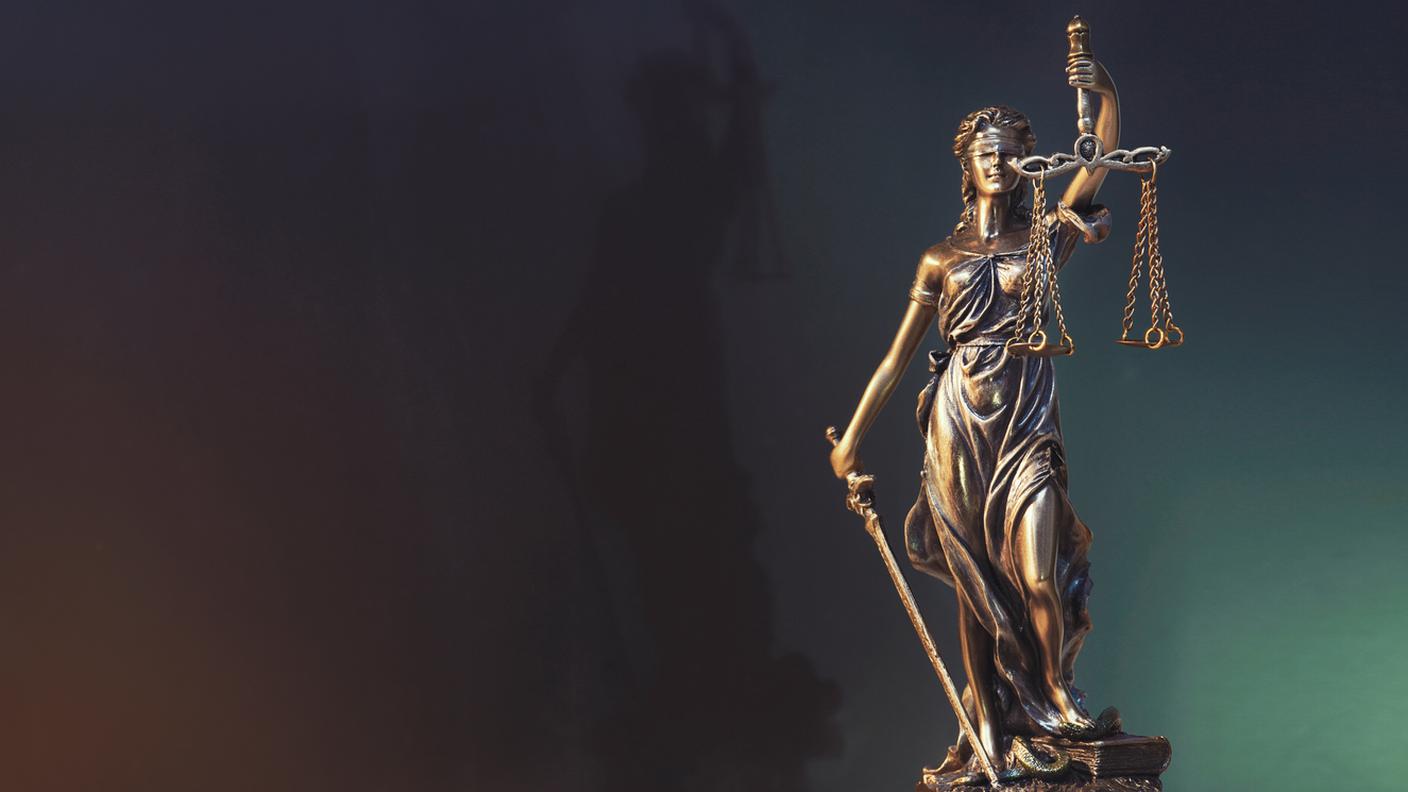 iStock-Statua di bronzo, Germania, La Giustizia, Giudice di Corte Suprema, Giustizia