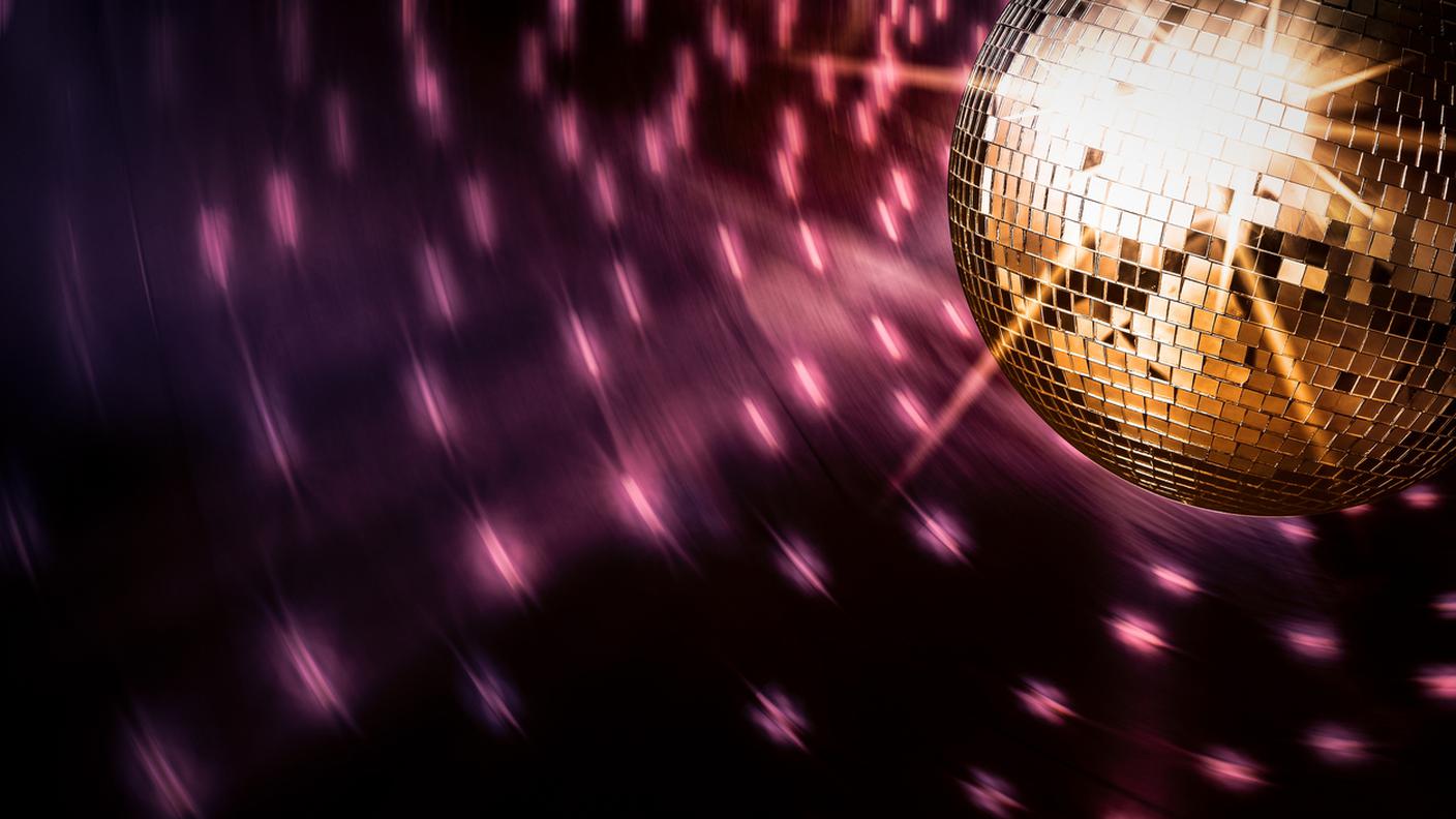 iStock-Palla a specchi, Locale notturno, Attrezzatura, Attrezzatura per illuminazione, Vetro