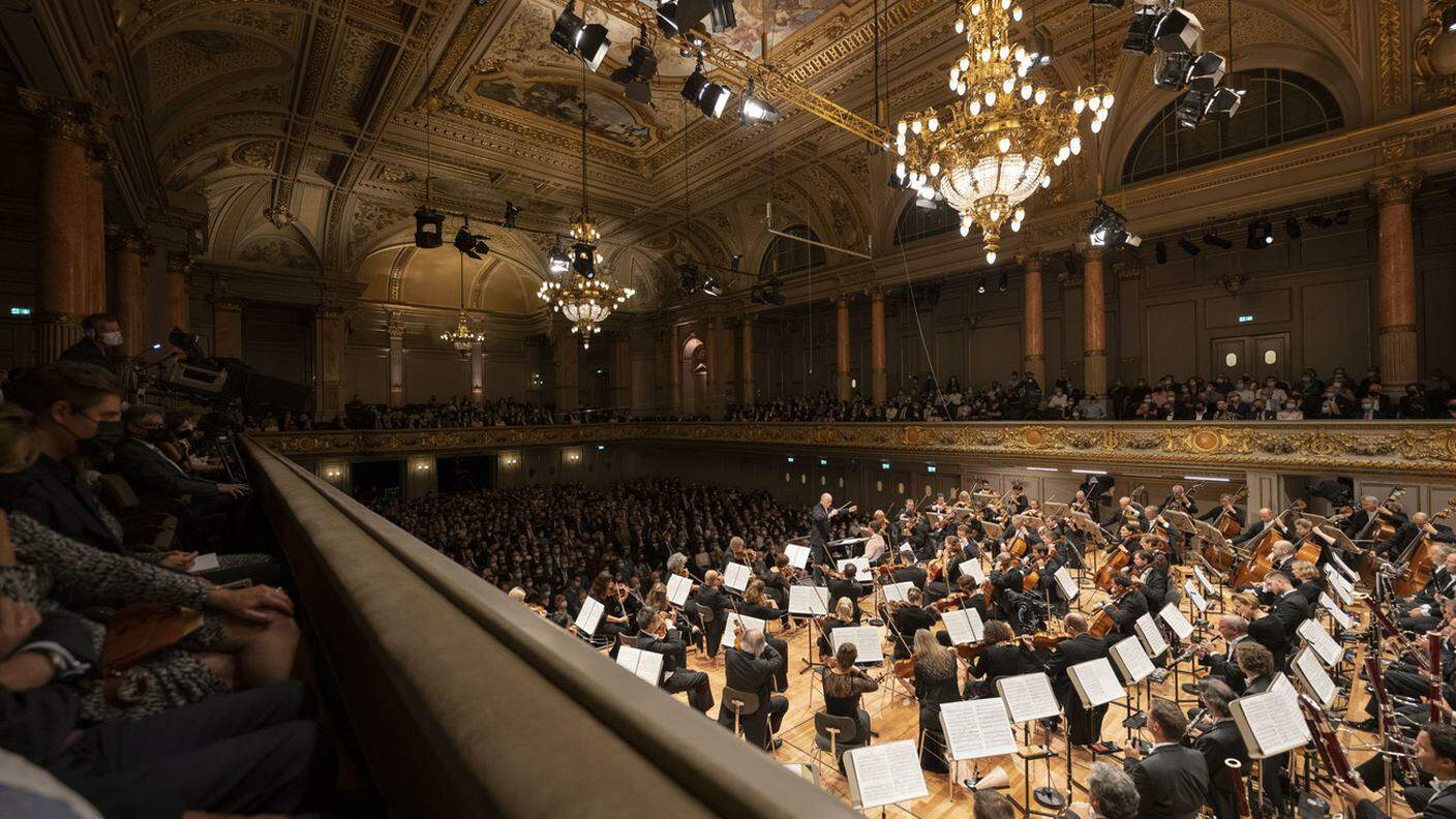 L'orchestra della Tonhalle di Zurigo diretta da Paavo Järvi