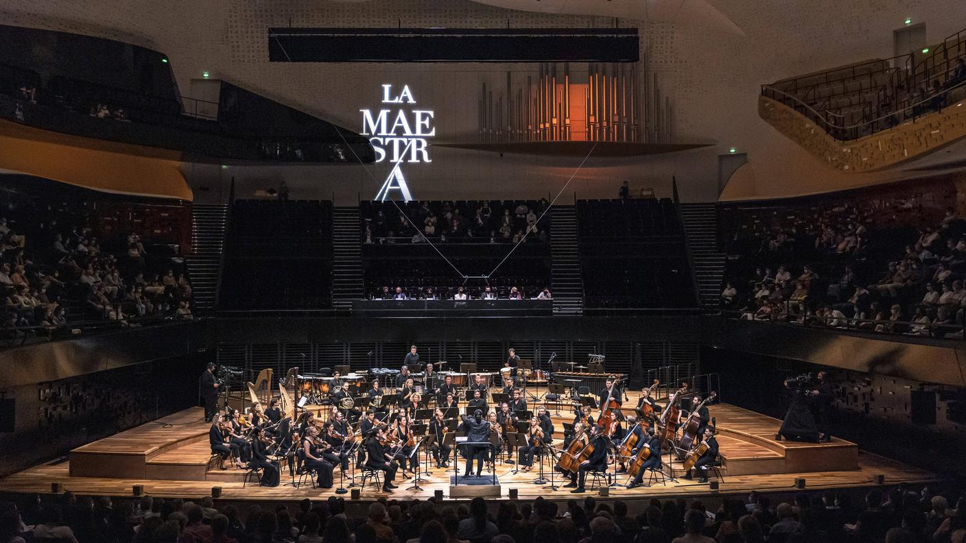 La Maestra, Parigi
