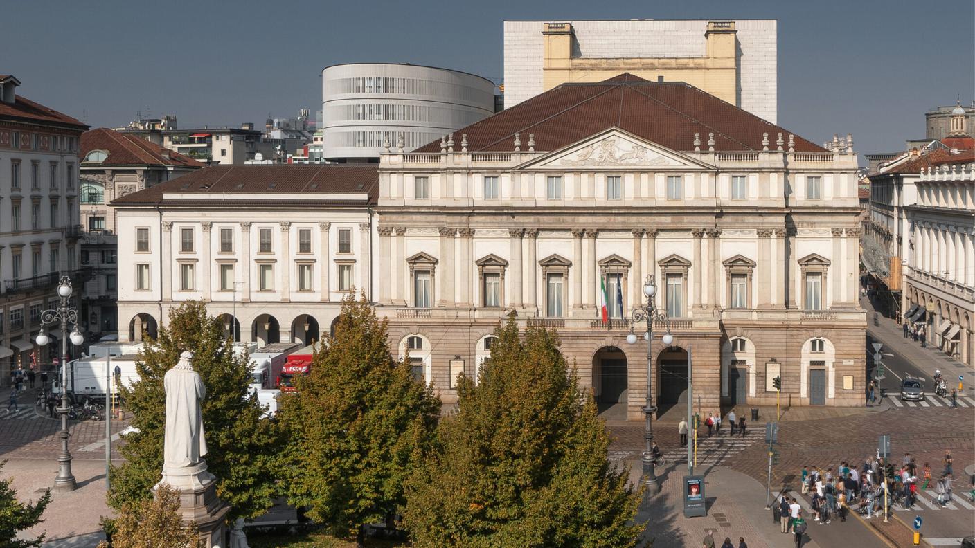 "La Scala. Architettura e città", di Pierluigi Panza, Marsilio Arte (dettaglio di copertina) 