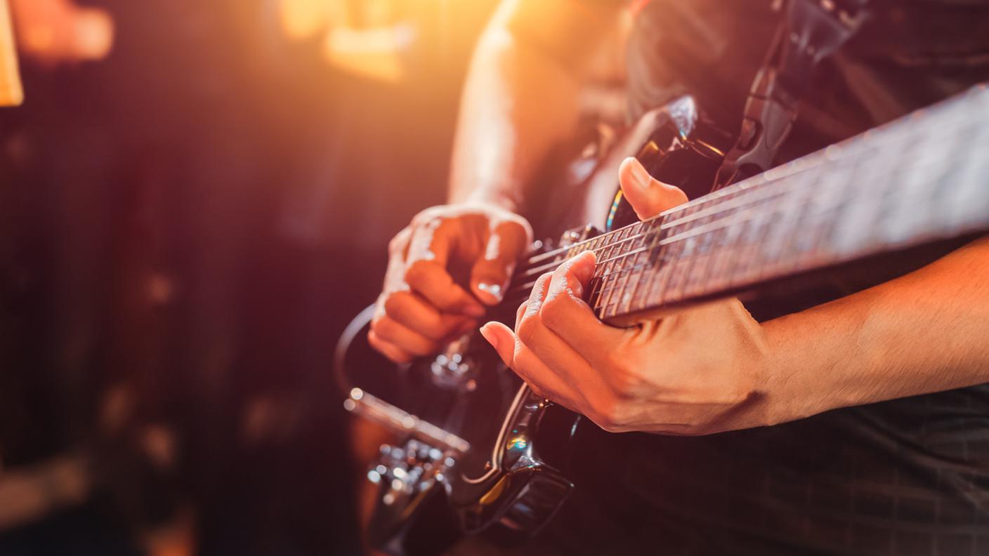 musica rock, concerto live, chitarra elettrica, chitarrista, basso