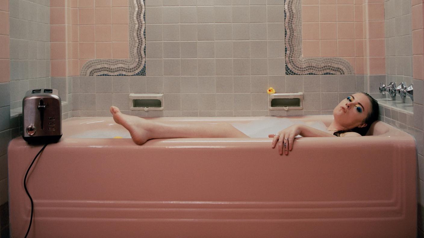 "Weirdo" di Emma-Jean Thackray, Parlophone (dettaglio di copertina)